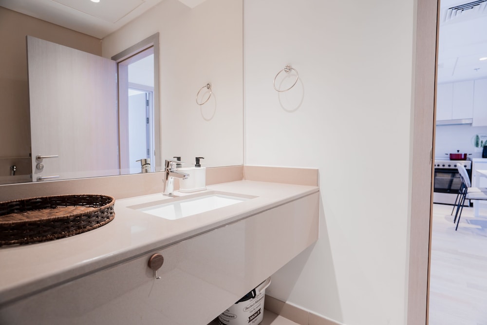 Abu Dhabi Vacations - Nasma Luxury Stays - Water's Edge in Yas - Property Image 9