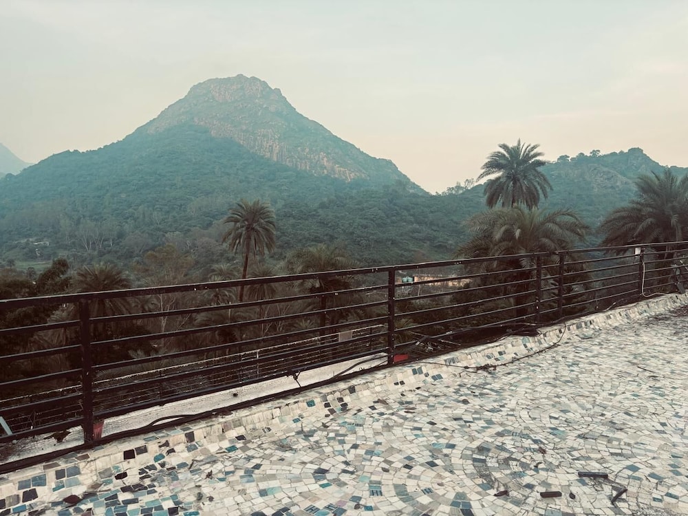 Hotel Grand Valley By Shri Hari Niwas
