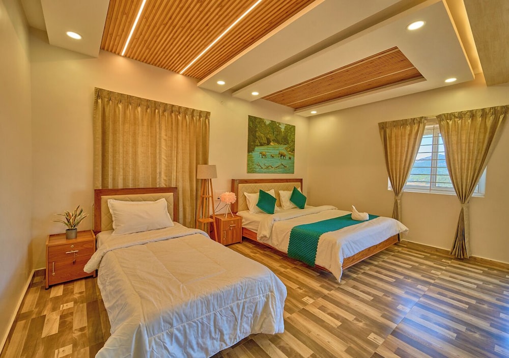 Vihani's Western Clouds by VOYE HOMES