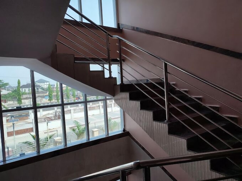 STRONG MARK APARTMENTS