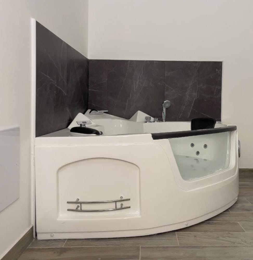 NOTTE ROSA SUITES & RELAX