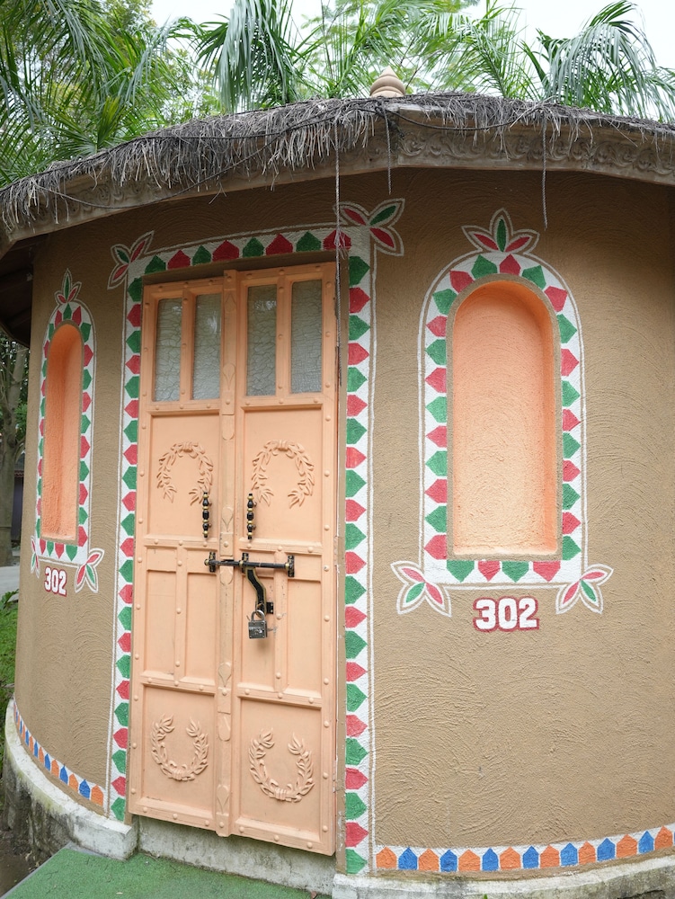 Monteria Village