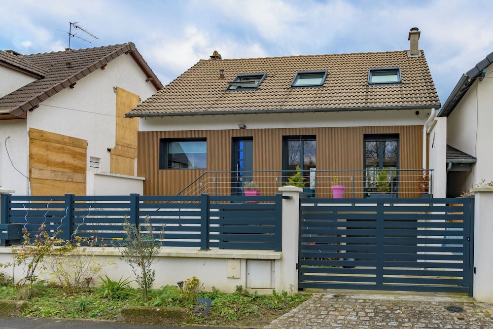 Paris Garden River residence