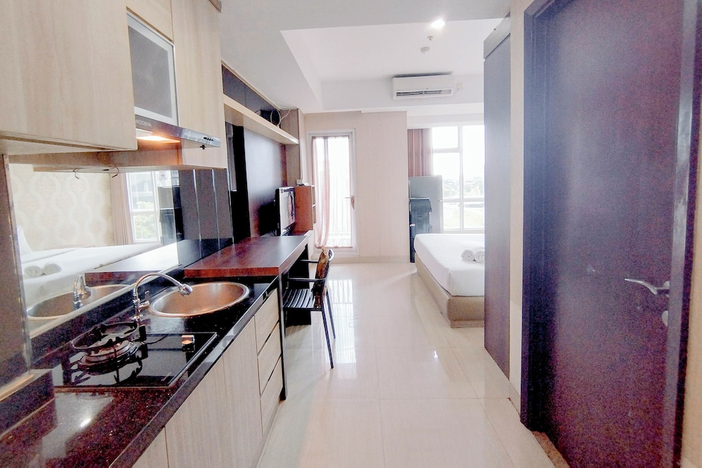 Comfy And Classic Studio At Grand Sungkono Lagoon Apartment