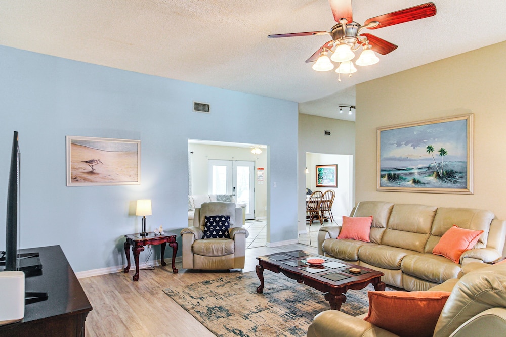 Outdoor Oasis: Group Getaway in Pensacola!