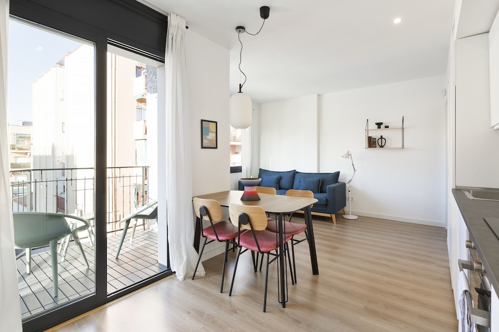 Urban Chill Apartments By Olala Homes
