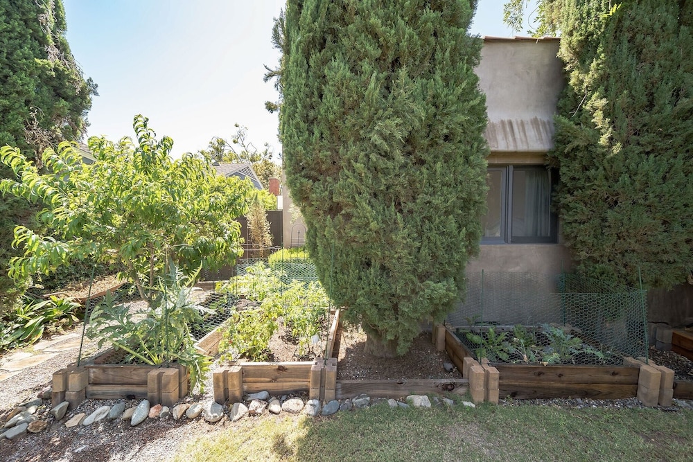 1925 Spanish Villa Retreat Near Disneyland In Historic Park Santiago 3 Bedroom Home by RedAwning view 5