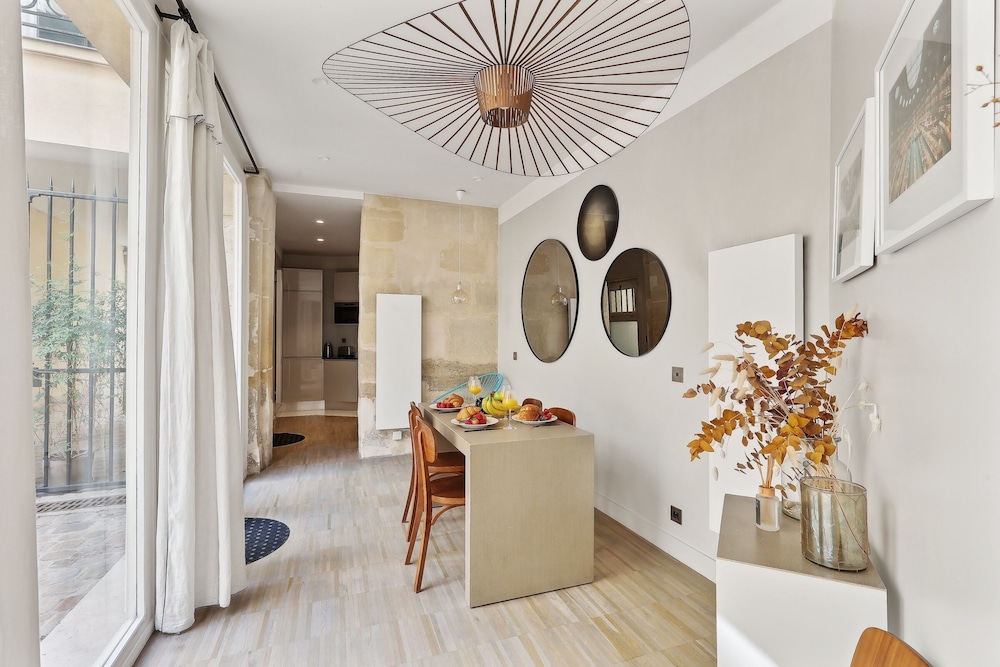 Chic 2BR 2BA near Place des Vosges
