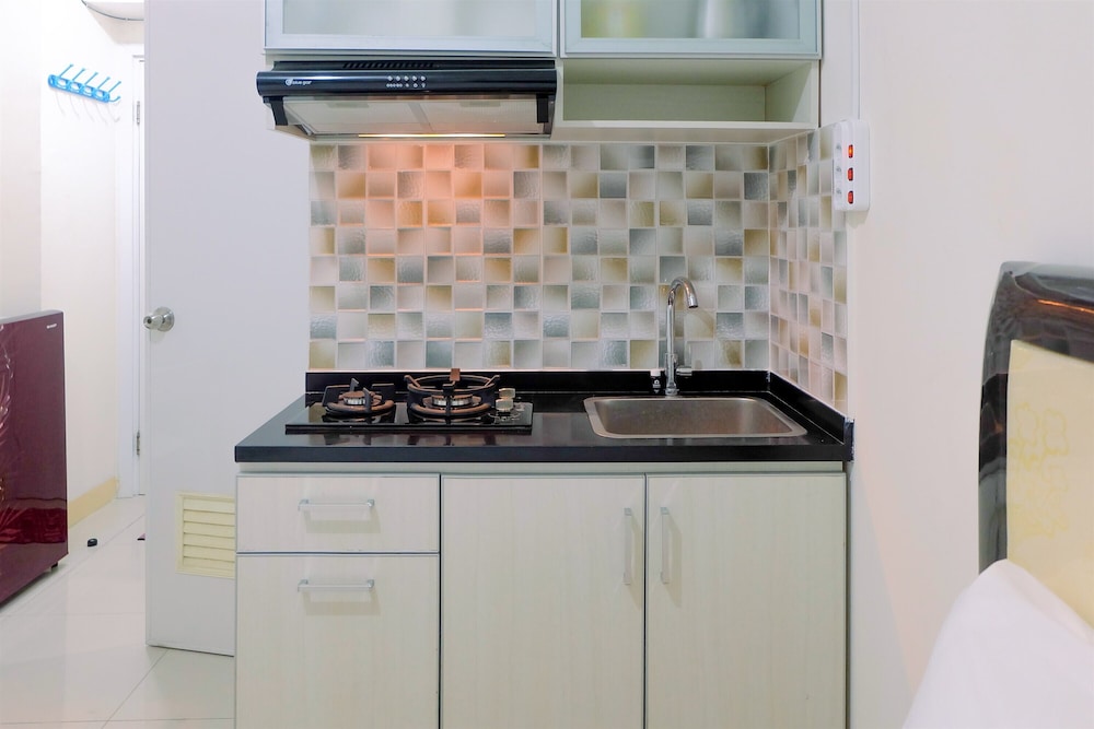 Minimalist Studio with City View at Green Pramuka Apartment view 2
