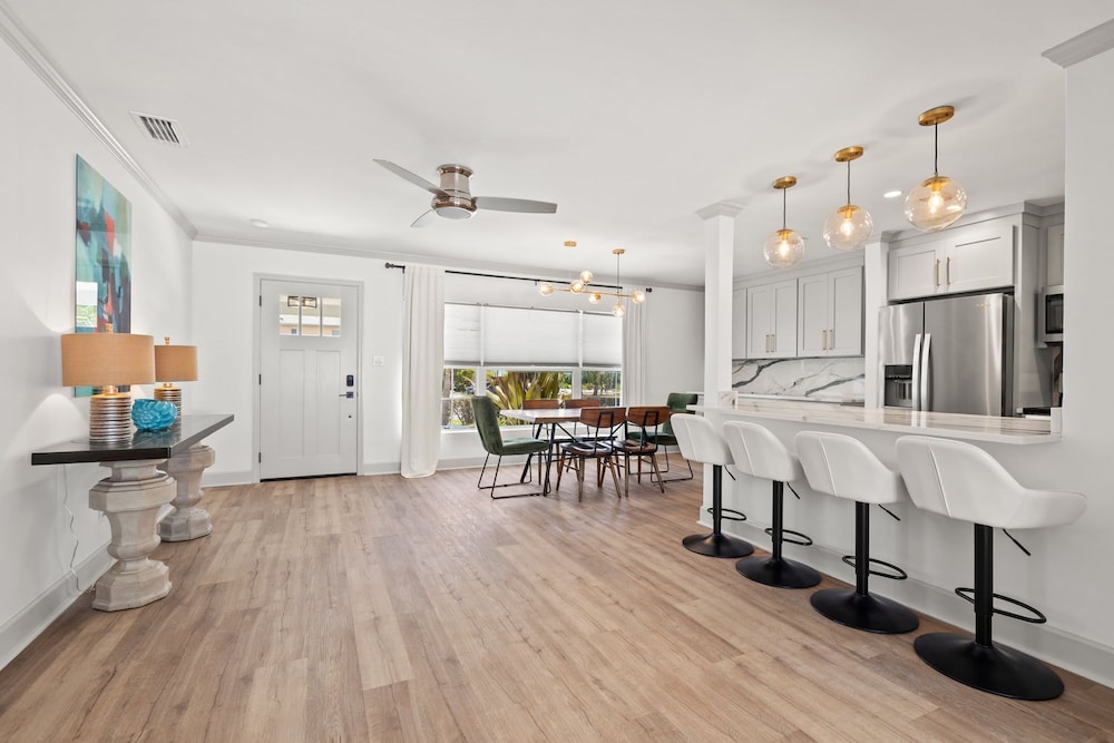 Stylish Villa Near Treasure Island Beaches