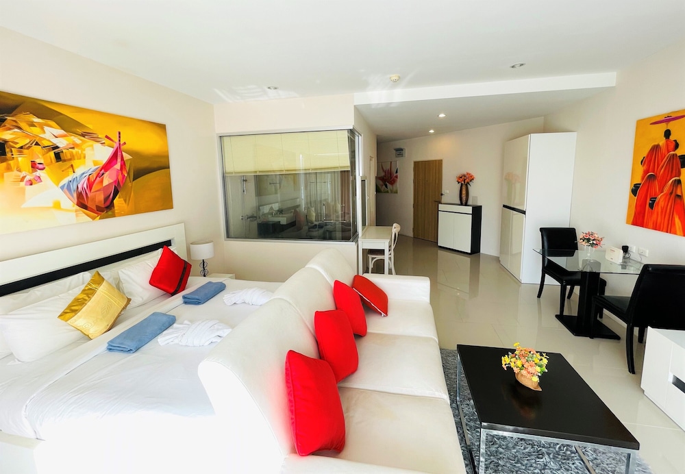 Chic Condo apartment by Lofty view 5