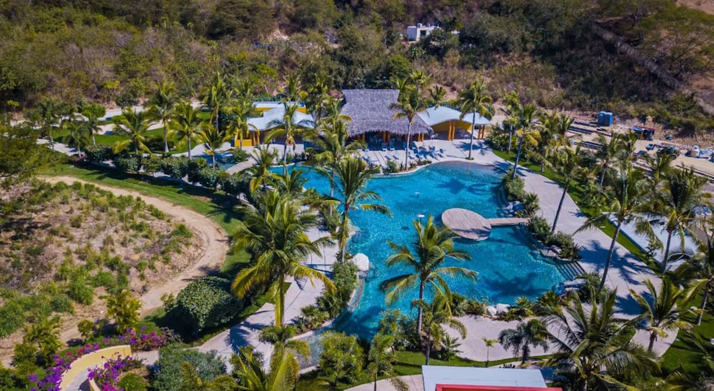 Luxury 4BR Villa with Pool