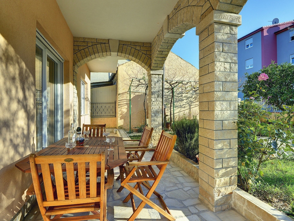 Apartment in Pula Near the Sea