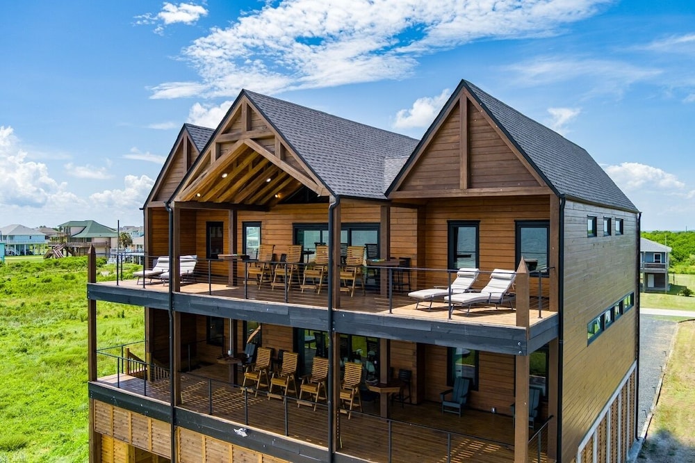 The Coppertone House 6 Bedroom Home
