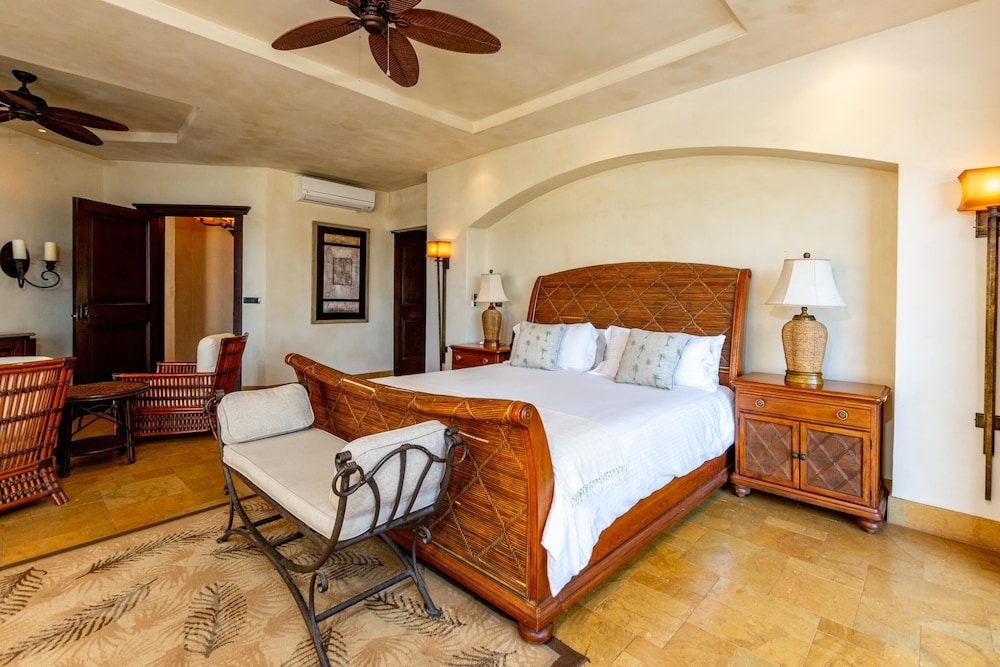 Spectacular Mediterranean-Style Mansion with Beachfront Views in Playa Flamingo view 3