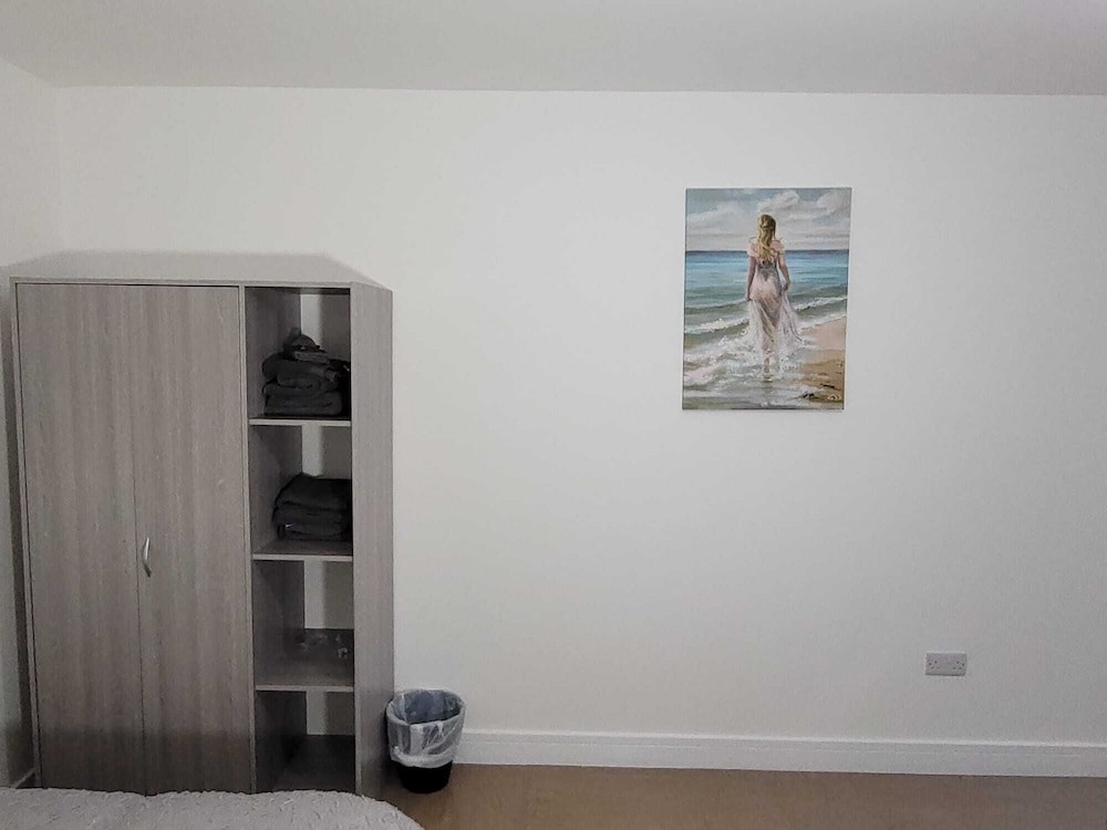 Stunning 2-bed Apartment in Manchester Built 2023 view 4