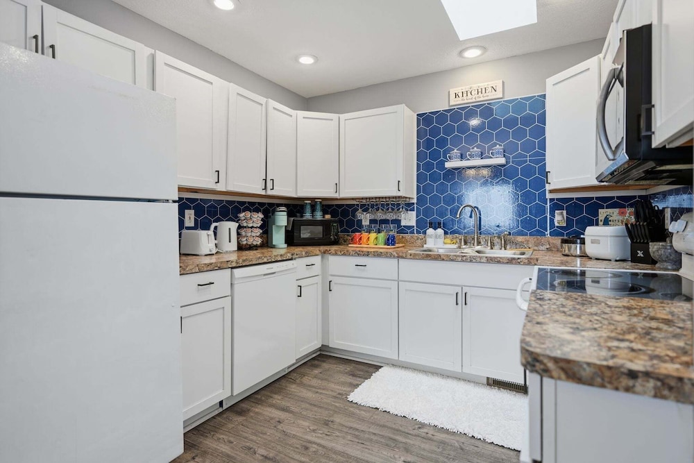 Bright 4br Near Msu & Downtown 4 Bedroom Home