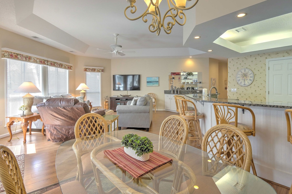 Quaint Hilton Head Villa w/ Pool & Hot Tub Access! view 4