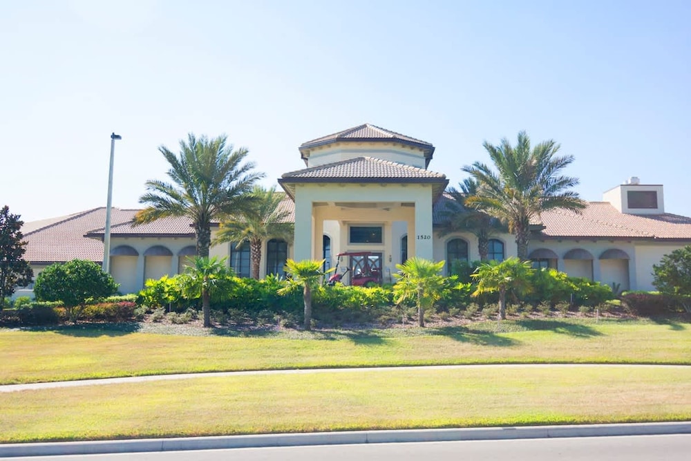 Game Room Large Pool 9BR Disney Area