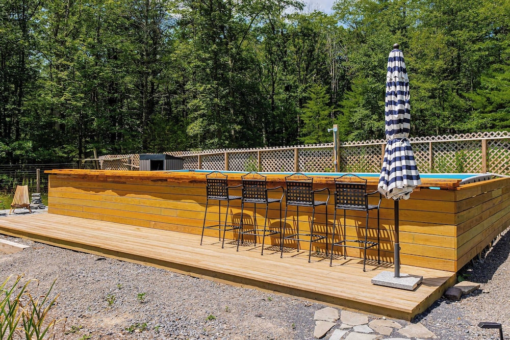 Pool+hot Tub, Firepit Near Hikes, Shops, Dining Cragswood Lodge by Avantstay