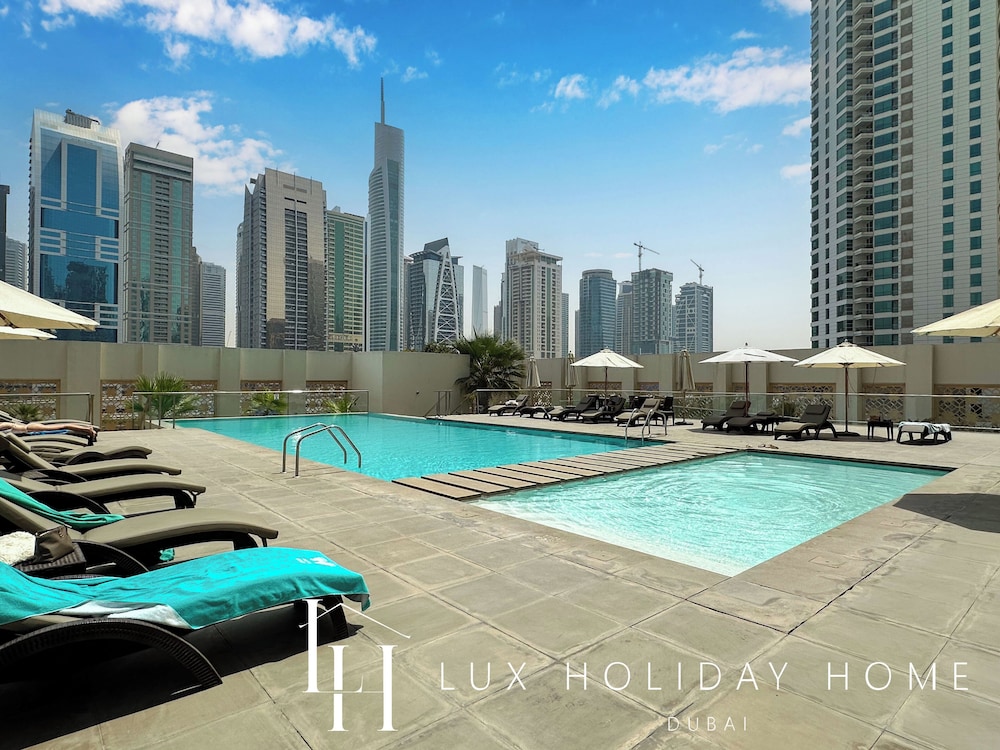 LUX  The West Avenue Dubai Marina Suite