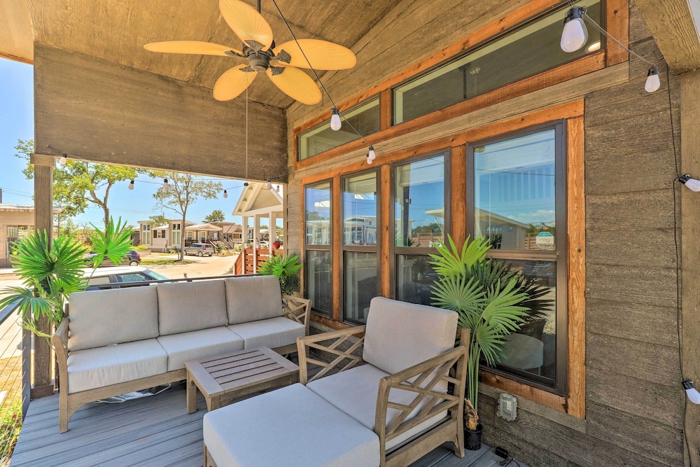 Upscale Tiny Home - Boho-chic Austin Getaway! view 5