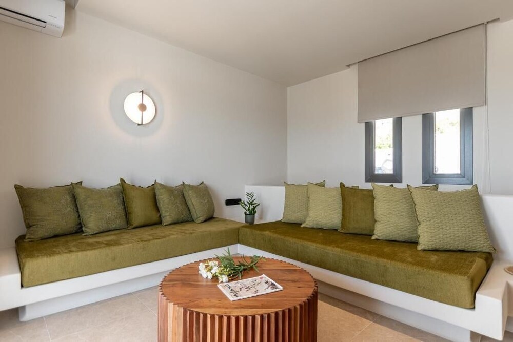 Lithia Exclusive Villas