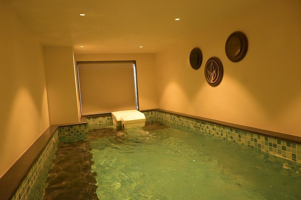 Omaya Suites