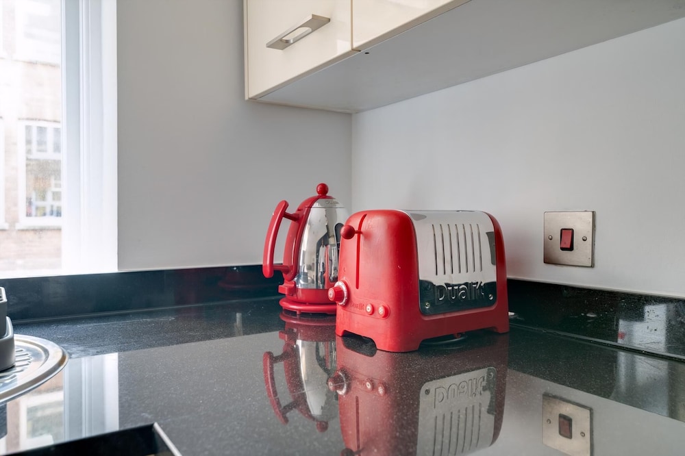 Lovely Charing Cross Apartment