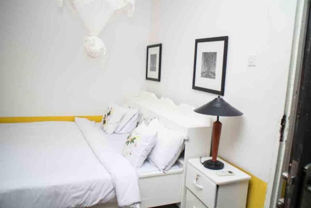 Beautiful 3-bed 2 Bath House at Spur Road Freetown view 3