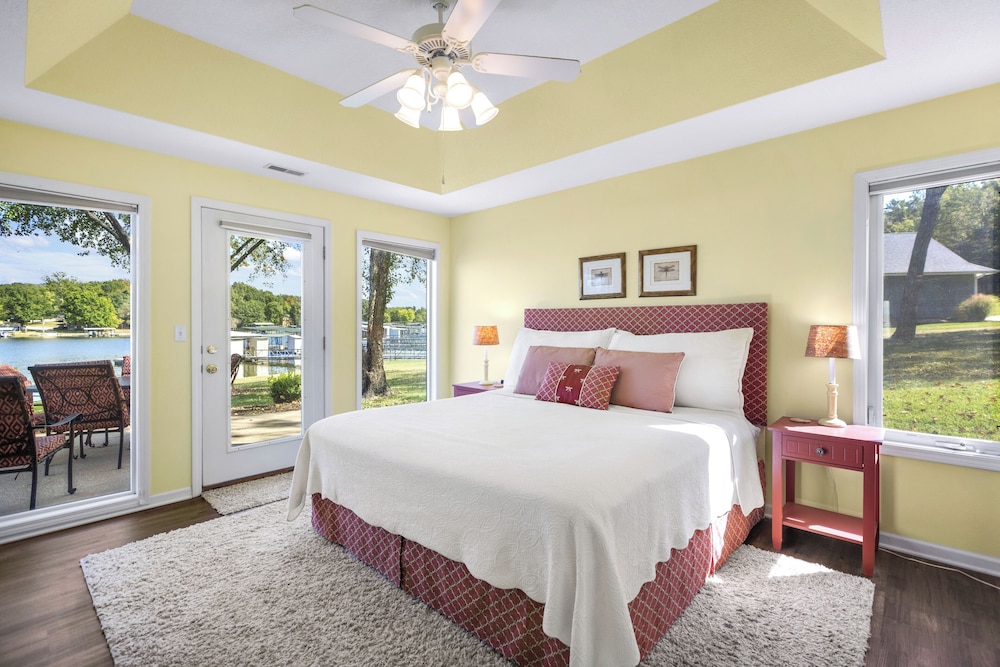 Gentle Slopes Retreat Fit For 12!