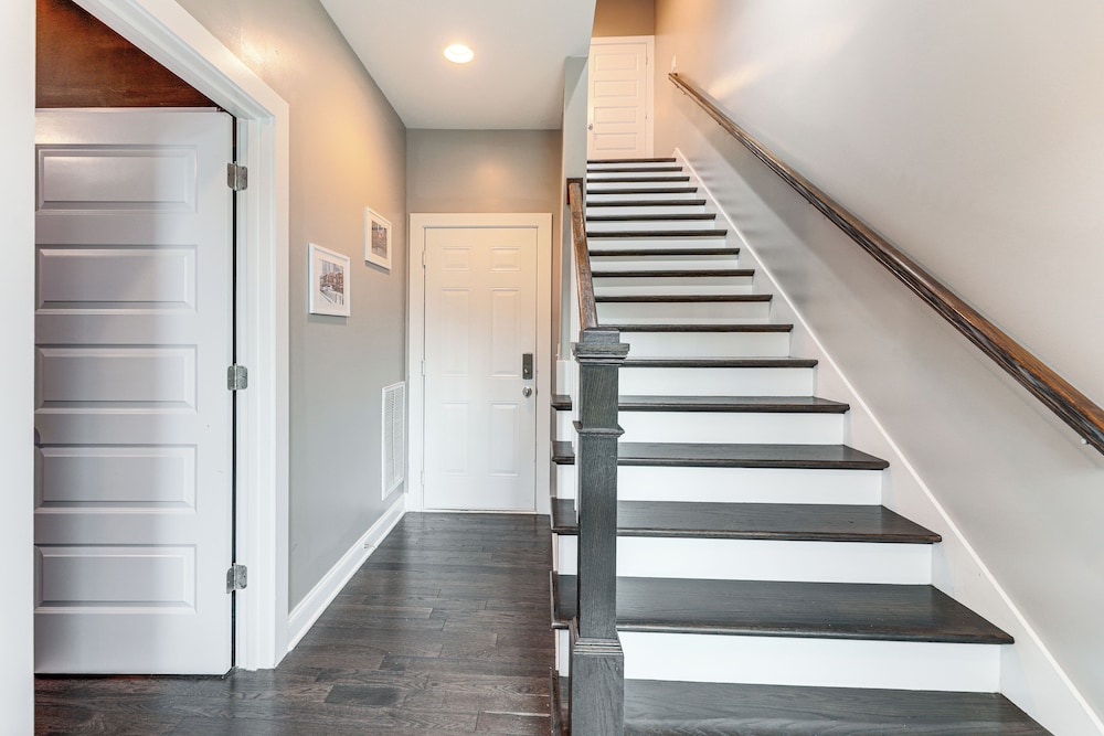 Pet-friendly Abode w/ Balcony in East Nashville!