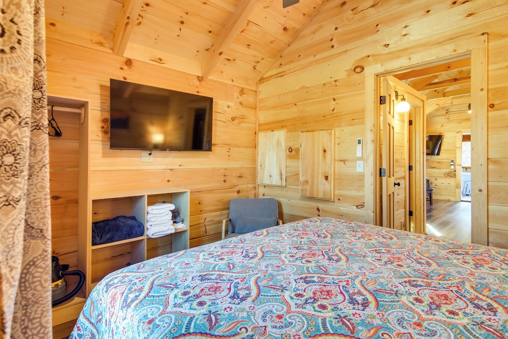 'feelin Feisty:' Blue Ridge Mtns Couple's Cabin