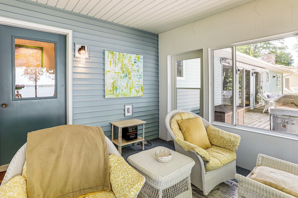 Waterfront Home on Duck Lake: 8 Mi to State Park!