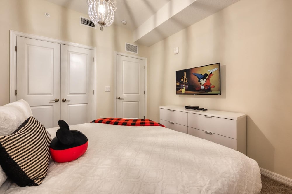 Spacious and Pleasant Home Near Disney view 3
