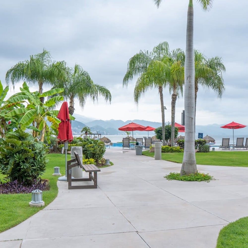Ocean Front Condo 1 Bedroom 3 Beds 2 Bathrooms