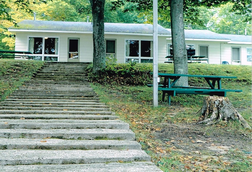 Dixon Lake Resort