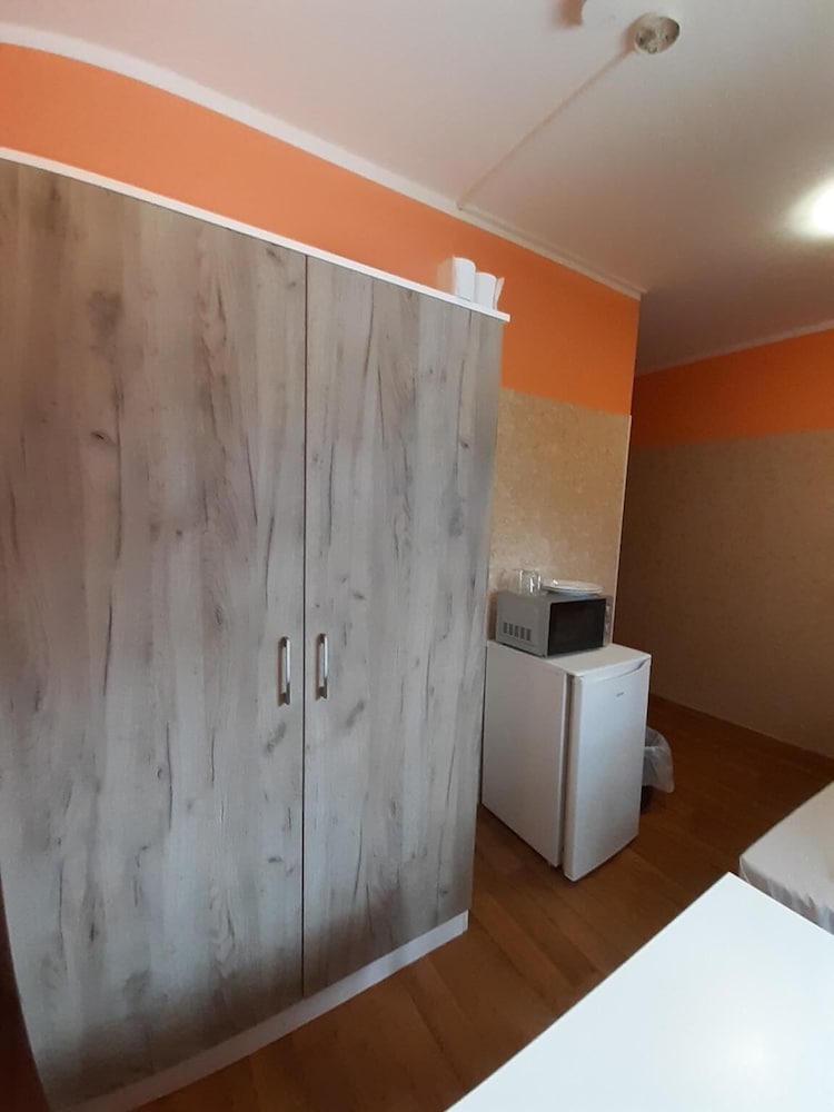 2-Rent Group Hostel Rooms&Apartments TUB19A