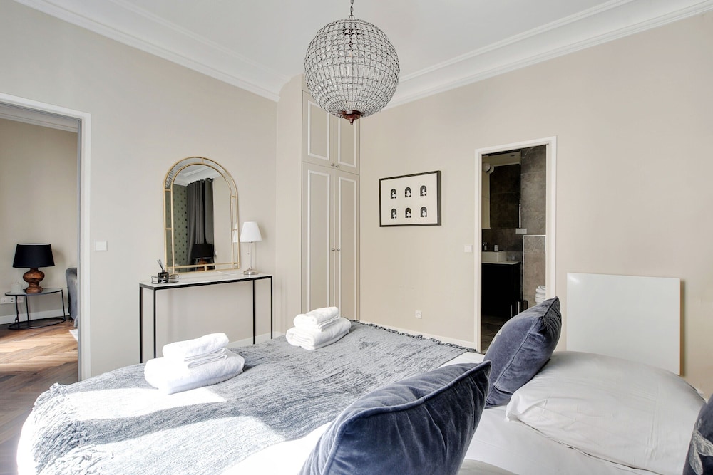 Charming Apartment - 1br/4p - Place Victor Hugo