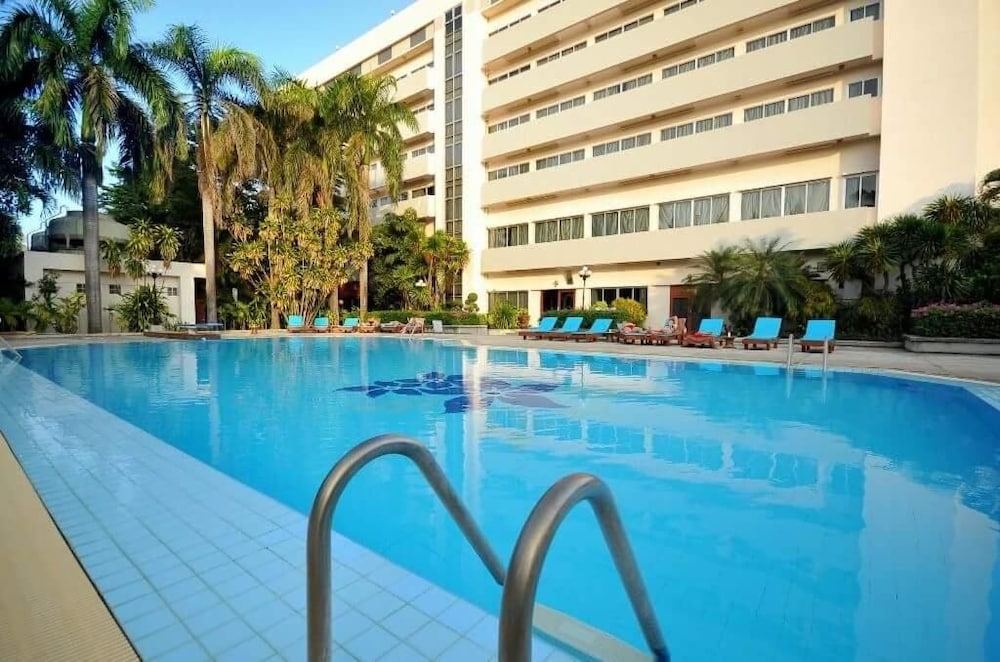 Mae Yom Palace Hotel