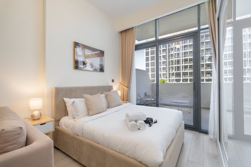 Stylish Studio Retreat in Riviera 33 Near Downtown