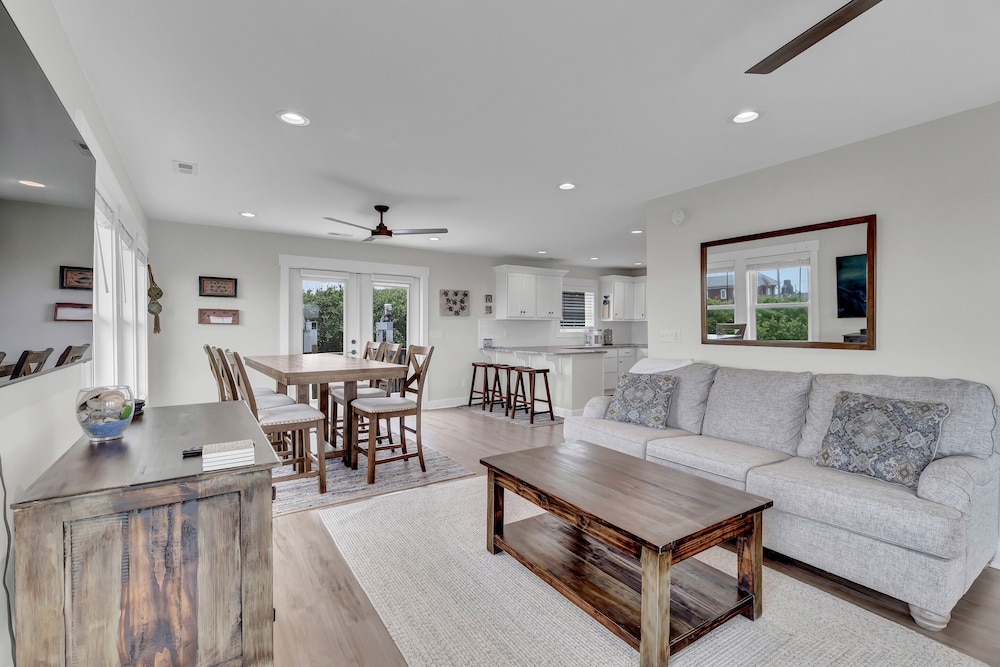 Oceanwatch Cottage by Topsail Realty