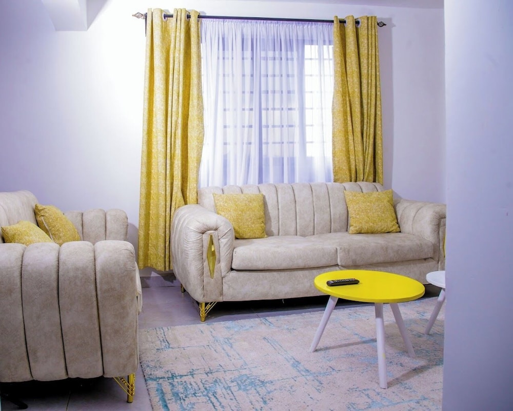 Lux Suites The Urbanite Apartments