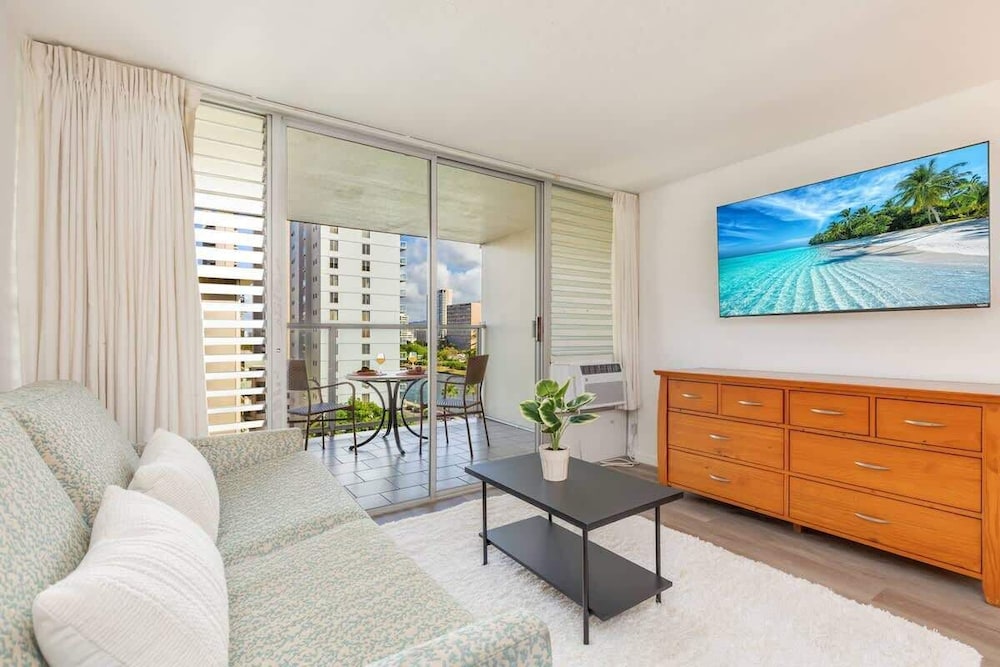 @marbella Lane - Stylish Island Stay w/ City Views