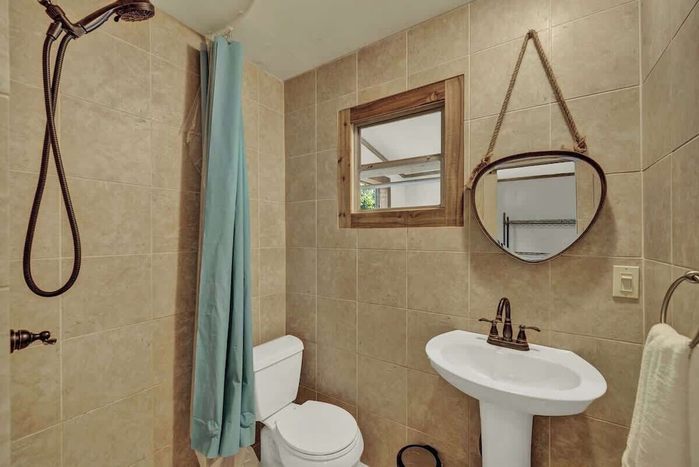 Terracotta Retreat/ Sleeps 30!