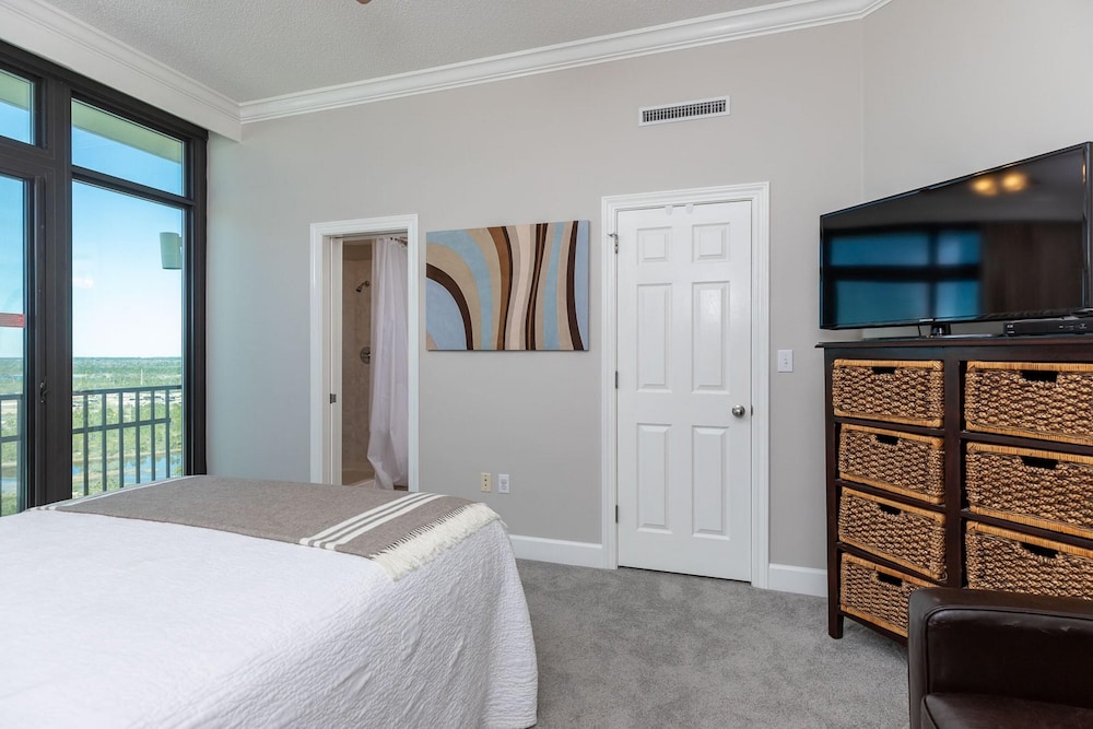 Phoenix West by Brett/Robinson Vacations