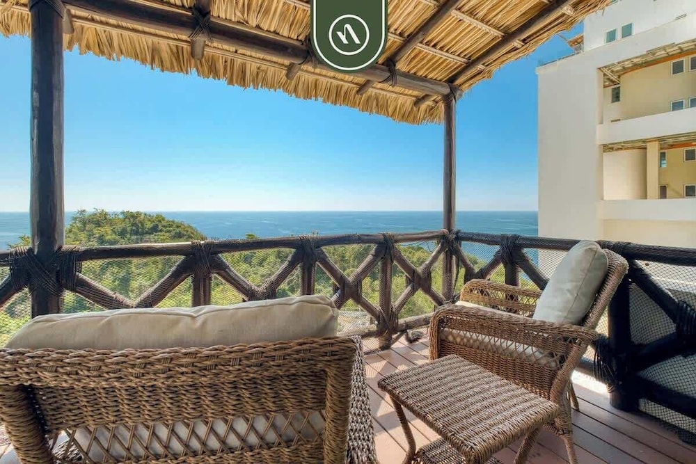 Amazing 3 BR Penthouse With Beachclub