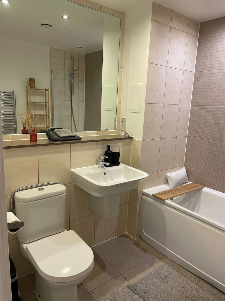 Cosy one Bedroom With Roof Terrace - London Charm