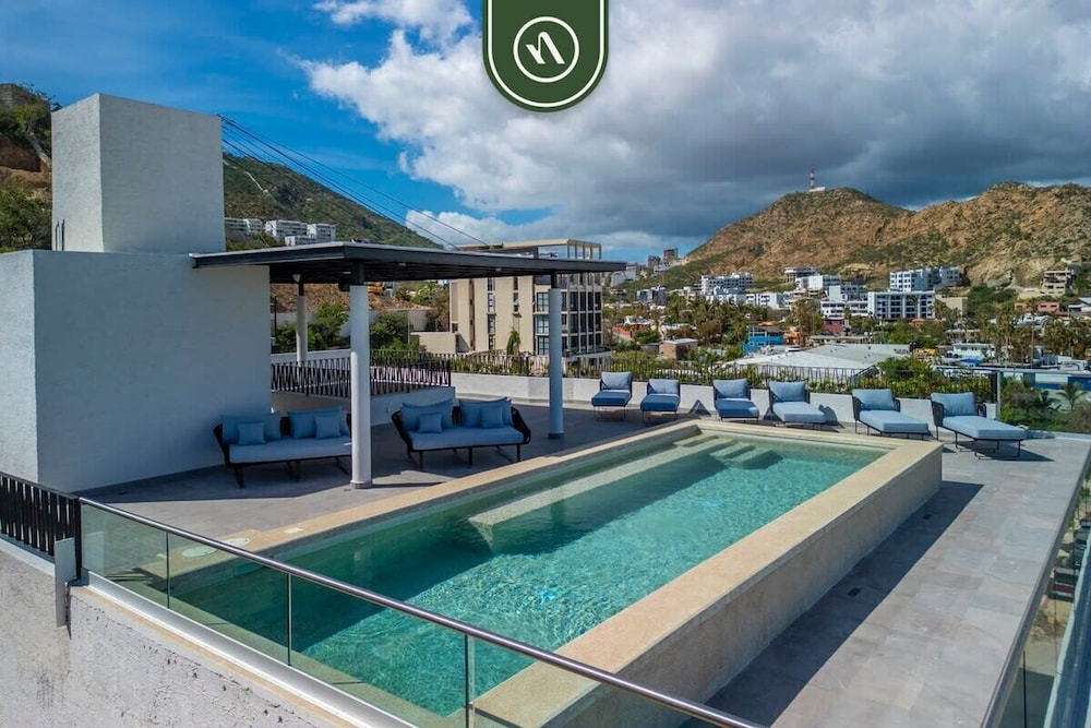 Cozy 2BR Lock-off - Terrace Overlooking the Marina