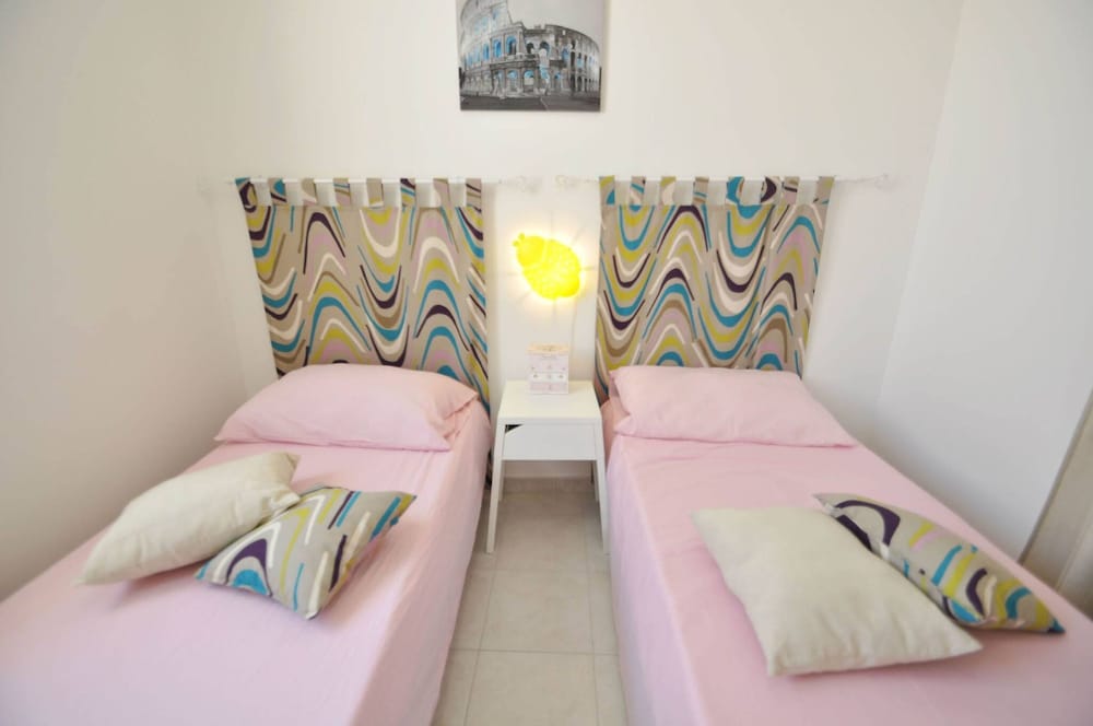 Villa Sacher Sleeps 12 Just 100 Metres From the sea